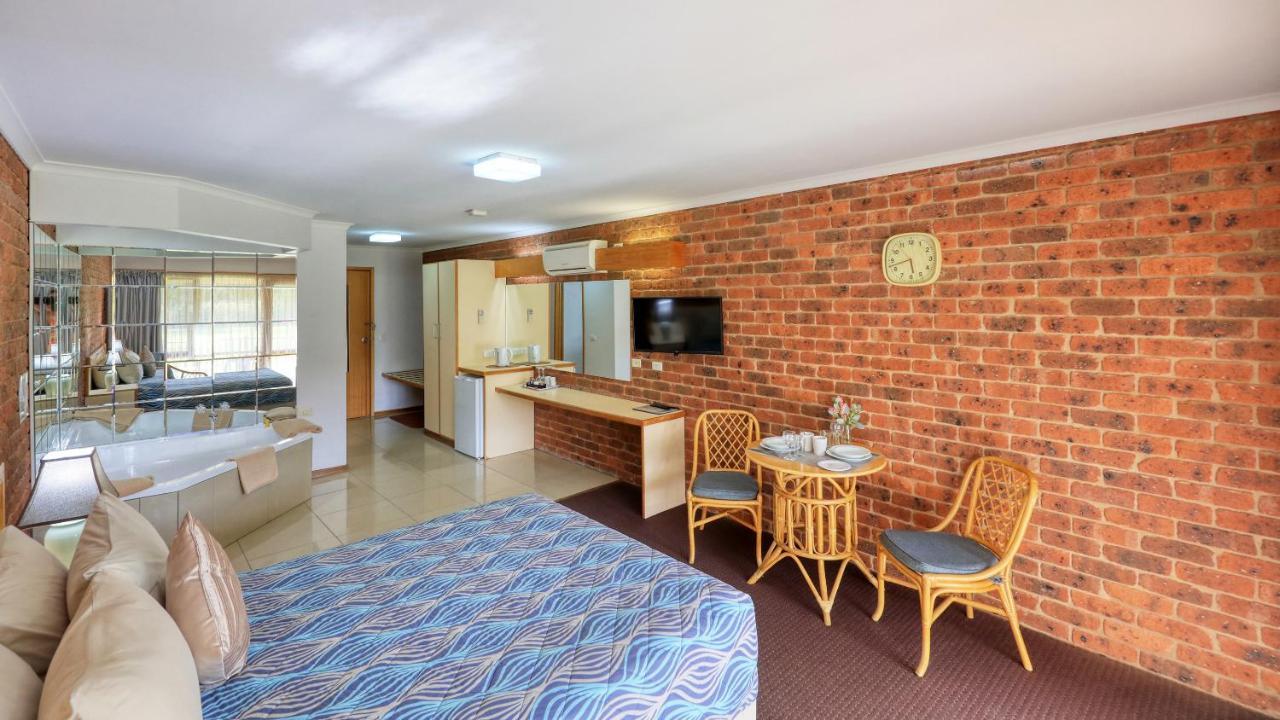 Tooleybuc Club Motor Inn Eksteriør billede